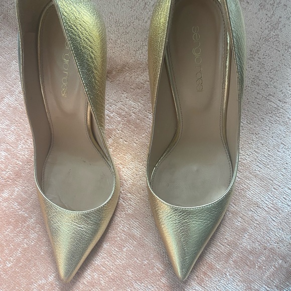 Sergio Rossi Gold Leather Pump - Picture 3 of 7